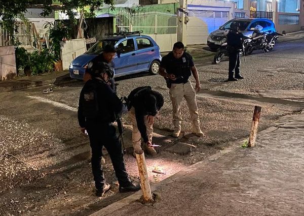 ¡ARRASTRAN A ‘MOTO-RATONES’! - TRIPULANTES DE UNA CAMIONETA LOS EMBISTIERON PARA EVITAR EL ASALTO