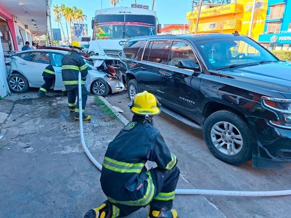 ¡CAMIÓN DE PASAJE PROVOCA CHOQUE MÚLTIPLE EN EL CENTRO!