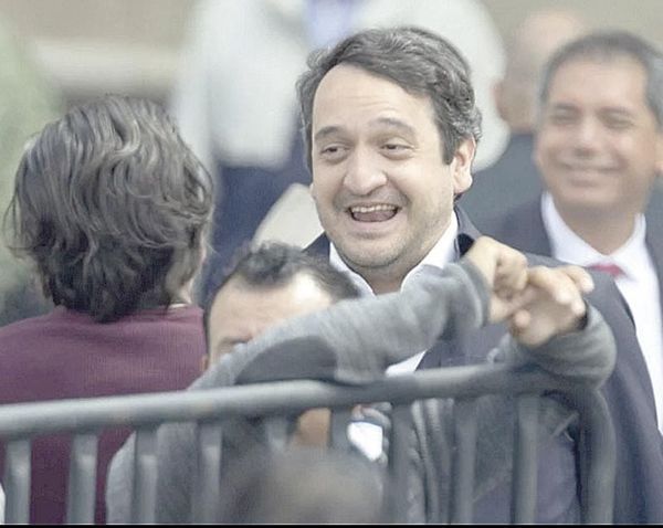 ¡“ANDY” LÓPEZ BELTRÁN COMPRA OBRA DE KUSAMA DE MEDIO MILLÓN DE PESOS!