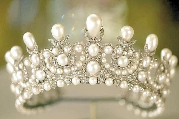 ¡DETIENEN A 5 MÁS POR ROBO AL LOUVRE; JOYAS NO APARECEN!