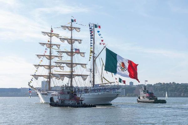 ¡ZARPA EL “CUAUHTÉMOC”! - A TODA MÁQUINA