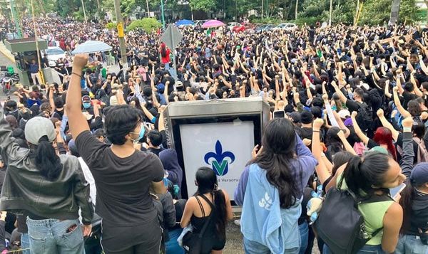 ¡Y PROTESTAN! - ESTUDIANTES DE LA UV