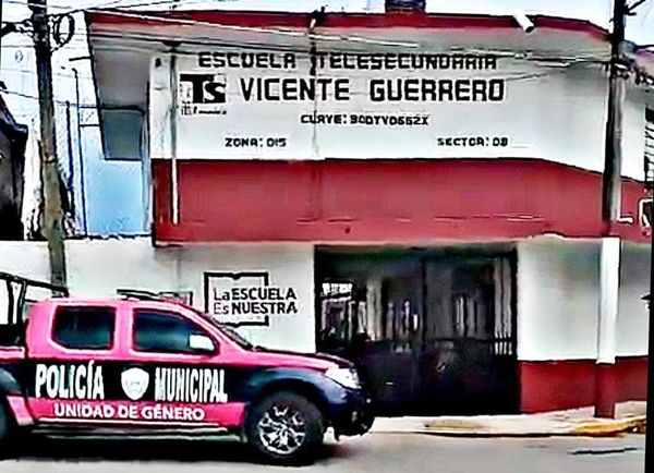 ¡ALUMNA DEL CETIS AGREDIDA A GOLPES POR OTRO ESTUDIANTE!