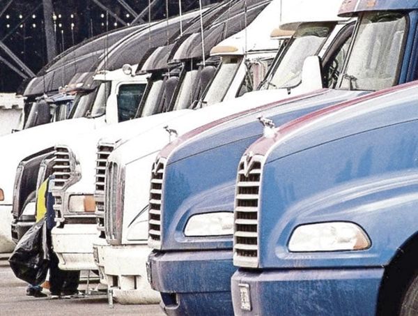 ¡ARANCEL DE 25% A CAMIONES IMPORTADOS ENTRA EN VIGOR EL 1O. DE NOVIEMBRE!