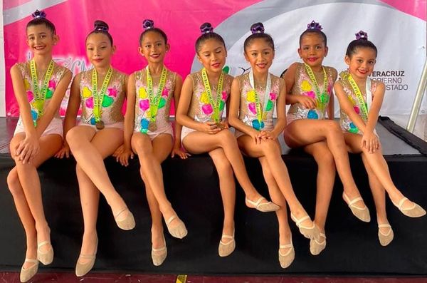 ¡BRILLAN GIMNASTAS EN COPA NACIONAL!