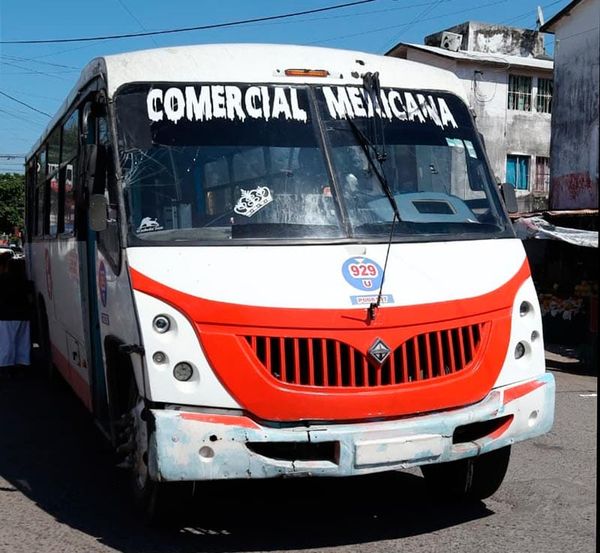 ¡CHOFER DE CAMIÓN DE PASAJE ATROPELLÓ A SEÑORA EN CHIVERÍA!