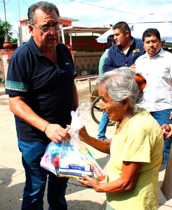 ¡DISTRIBUYE FISCALÍA FEDERAL DE VERACRUZ 1500 DESPENSAS Y 2 TONELADAS DE VÍVERES!