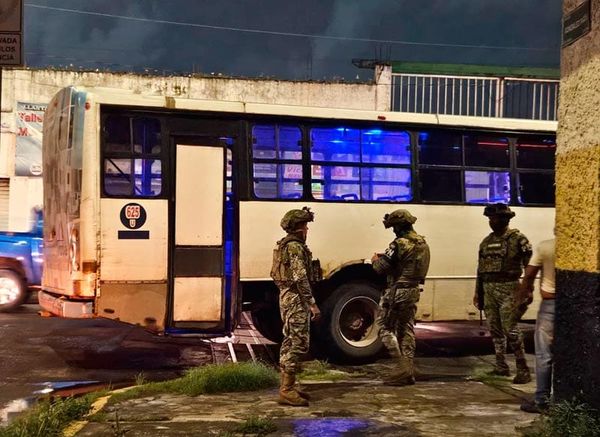 ¡MALANDRO ASALTÓ A CHOFER DE CAMIÓN DE PASAJE QUE ESPERABA AL MECÁNICO!