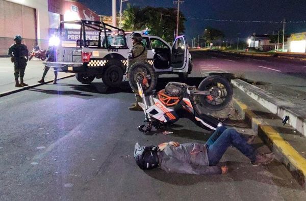 ¡“JINETE DE ACERO” SE IMPACTÓ CONTRA EL PUENTE LAS AMAPOLAS!