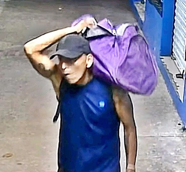 ¡GRABAN EN VIDEO A JAULERO ‘TRABAJANDO’!