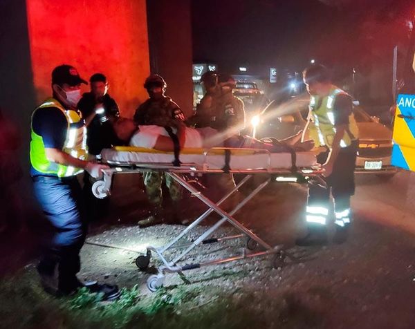 ¡SE IMPACTA CONTRA PILAR DEL DISTRIBUIDOR VIAL DE LA BOTICARIA!