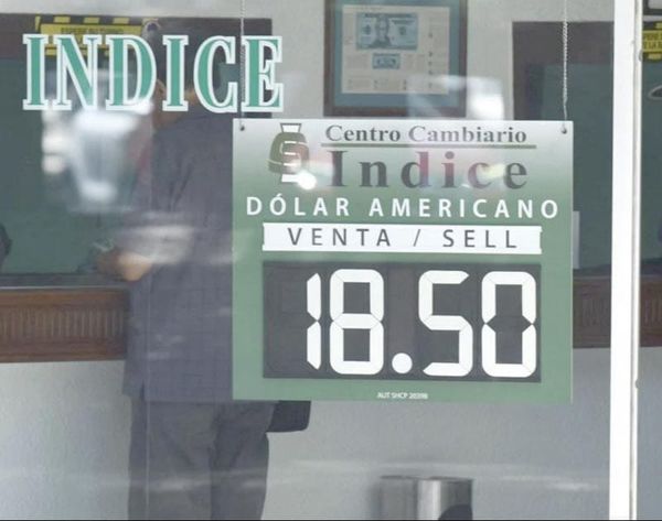 ¡PESO PIERDE ANTE LA INCERTIDUMBRE POR EL CIERRE DE GOBIERNO DE EU!