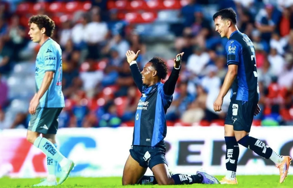 ¡CANTAN LOS GALLOS EN EL DUELO ENTRE LOS PEORES DEL TORNEO!