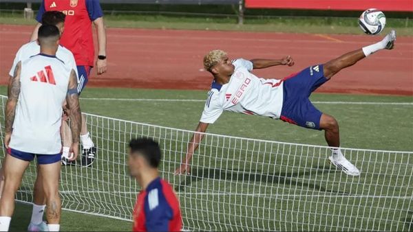 ¡BAJA ESPAÑA A YAMAL POR MOLESTIA EN EL PUBIS!