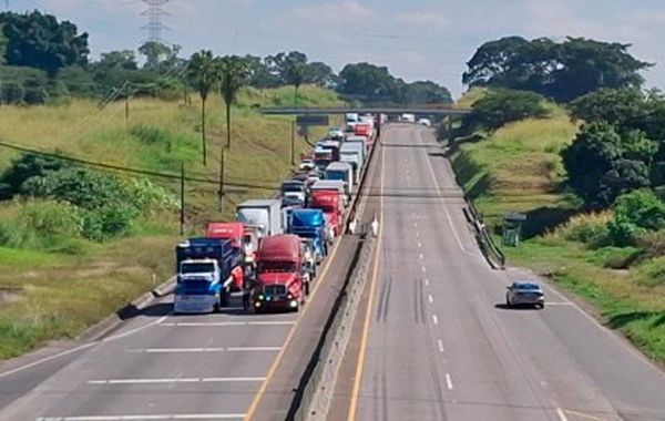 ¡PROTESTAN CON MARCHA LENTA! - POR LA INSEGURIDAD EN VERACRUZ