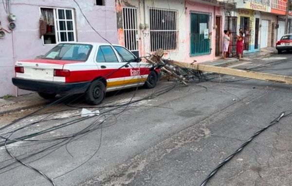 ¡TIRÓ HASTA POSTES DE LA CFE!