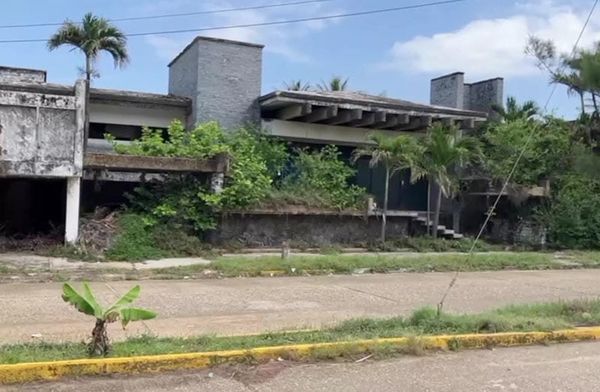 ¡ESTÁ EN PLEITO LEGAL! - *La casa incendiada de Salma Hayek en Coatza
