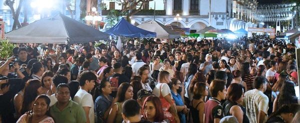 ASÍ ESTUVO TODO EL DOMINGO EL RENOVADO ZÓCALO...