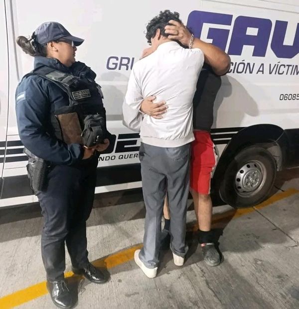 ¡APEDREAN AUTOBÚS AU EN LAS CUMBRES DE ACULTZINGO!