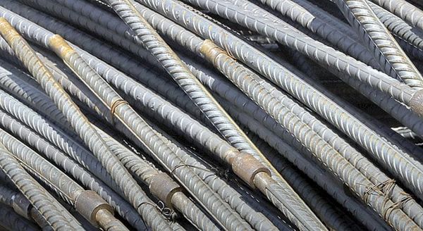 ¡ESTADOS UNIDOS GRAVA EL ACERO Y SUFRE SU INDUSTRIA!