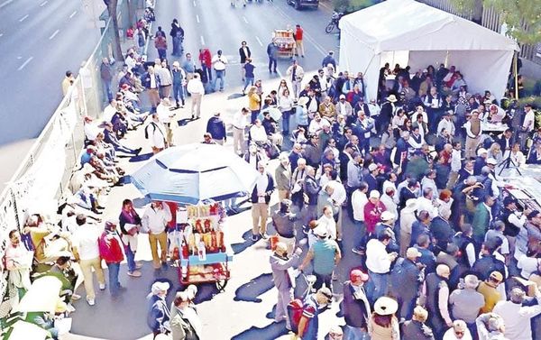 ¡EXIGEN TRABAJADORES DE PEMEX AUMENTO SALARIAL! - EXIGE 4.5% DE AUMENTO SALARIAL