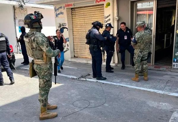 ¡MILLONARIO ROBO A JOYERÍA! - DOS ASALTANTES DESARMARON AL VIGILANTE PARA APODERARSE DE LAS ALHAJAS