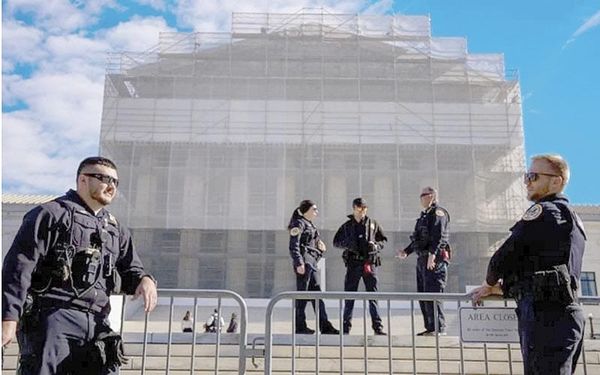 ¡CUESTIONA SUPREMA CORTE LEGALIDAD DE ARANCELES DE TRUMP!