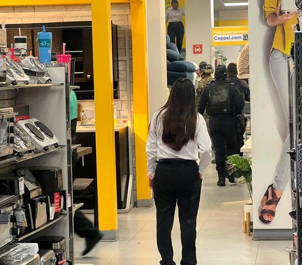 ¡DOS HAMPONES ASALTAN BANCOPPEL DEL FLORESTA!