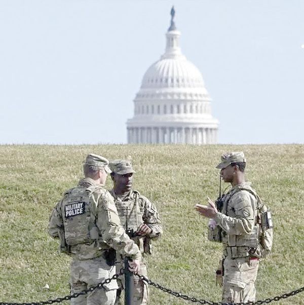 ¡ORDENA JUEZA A TRUMP TERMINAR DESPLIEGUE MILITAR EN WASHINGTON!