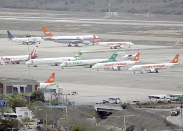 ¡IATA URGE A VENEZUELA A "RECONSIDERAR" REVOCACIÓN DE PERMISOS A AEROLÍNEAS!