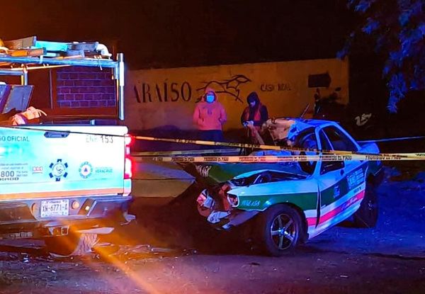 ¡TAXISTA PIERDE LA VIDA PRENSADO EN CARRETERAZO!