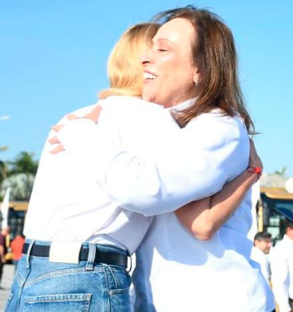 ¡Y NAHLE SE JALA A PATY! - *Al banderazo de los camiones híbridos “Ulúa”