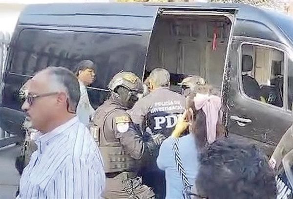 ¡TRASLADAN A 15 JÓVENES DETENIDOS EN MARCHA DE LA GEN-Z AL RECLUSORIO!