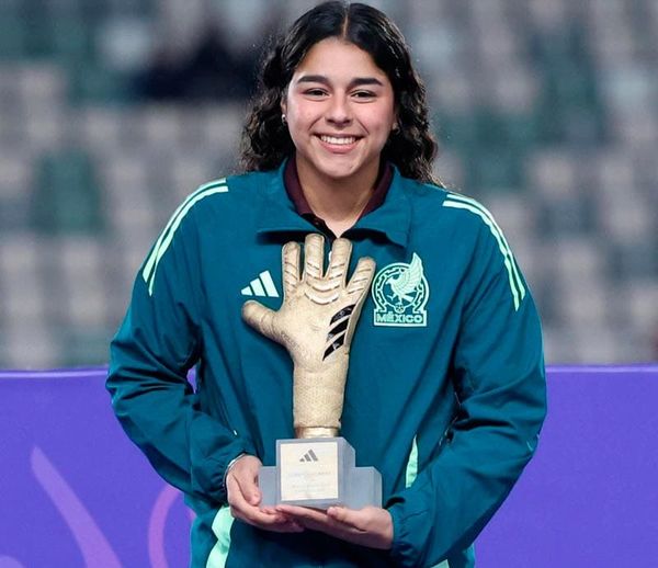 ¡GUANTE DE ORO PARA VALENTINA! - APLAUSOS