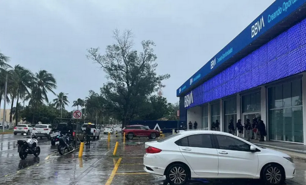 ¡ASALTAN A EMPRESARIO Y LE ROBAN 100 MIL PESOS!