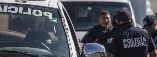 ¡TRÁILER ARROLLÓ A MATRIMONIO QUE VIAJABA EN MOTOCICLETA!