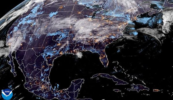 ¡SE ACERCA SISTEMA FRONTAL A COSTAS DE TEXAS! - *NEBLINOSO CON BOCHORNO Y CIRRUS