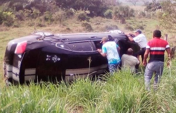 ¡AUTO JAPONÉS VOLCÓ EN ALVARADO!