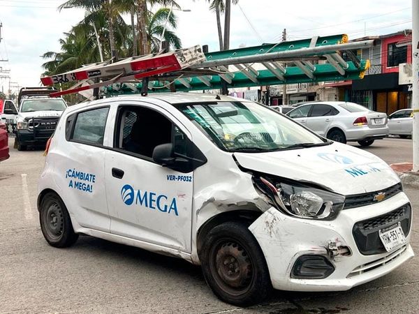¡CHOCAN COCHE DE MEGACABLE CONTRA VAGONETA EN COSTA VERDE!
