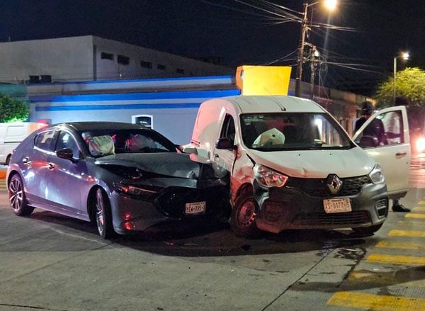 ¡CHOCAN UN ‘FRANCÉS’ CONTRA UN ‘JAPONÉS’ EN LA AVENIDA ALLENDE!