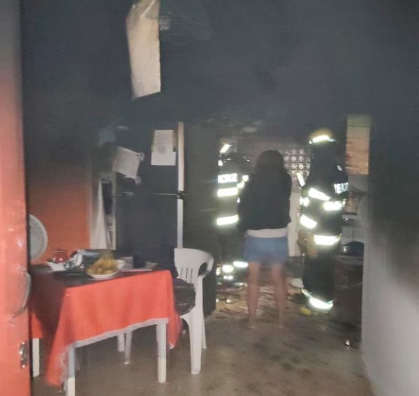 ¡SALEN CHISPAS DE LA LAVADORA Y SE INCENDIA CASA!