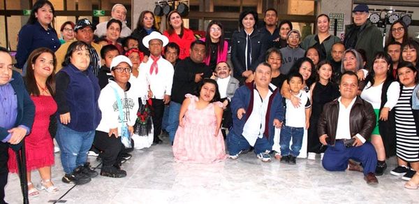 ¡CUMBRE DE PERSONAS DE TALLA BAJA!