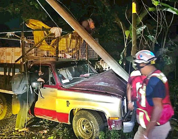 ¡CINCO HERIDOS DEJÓ TRANCAZO CONTRA POSTE!