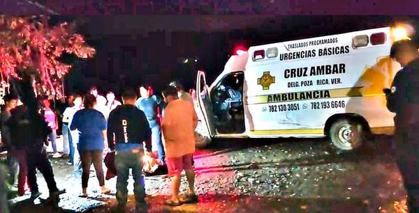 ¡CAMIONETA CON FAMILIA CAYERON AL FONDO DE UN BARRANCO EN COATZINTLA!