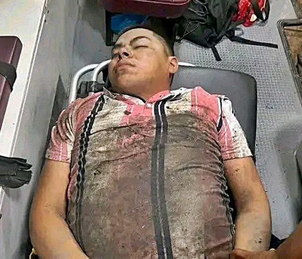 ¡MUCHACHO CAYÓ CON TODO Y MOTO A CANAL DE AGUAS NEGRAS!