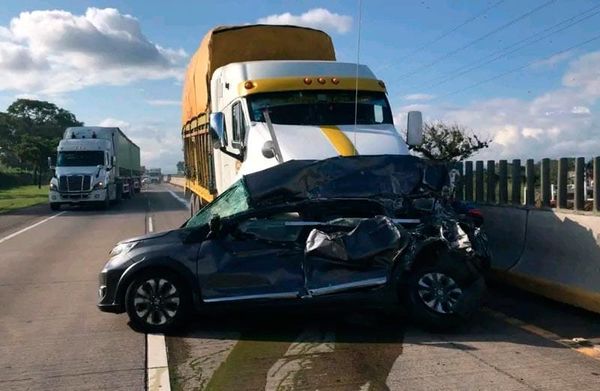 ¡IDENTIFICAN A LOS MUERTOS DE COCHE DESTROZADO POR TORTON!