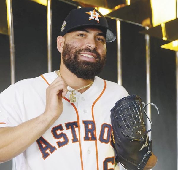 ¡UNA HISTORIA LLAMADA BÉISBOL! | URQUIDY SUFRE, PERO EL ESCOGIDO NO SE RINDE - José Urquidy tuvo una noche complicada, de esas que el beisbol se encarga de recordarte lo frágil que puede ser el plan, el liga mayoristas lanzó par de entradas...