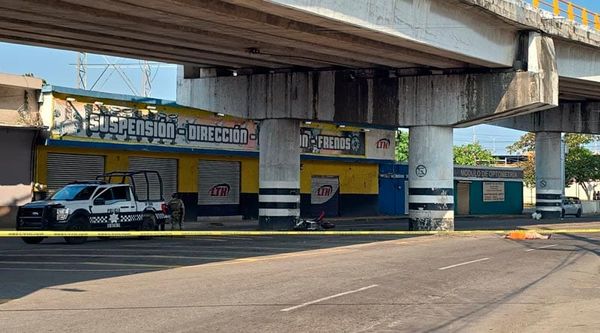 ¡MURIO “EL COQUETO”! - TRABAJADOR DE LIMPIA PUBLICA CHOCO CON SU MOTO CONTRA EL PUENTE ALLENDE