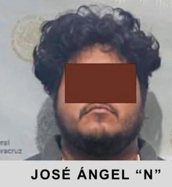 ¡CAE OTRO MATRICIDA! - JOSE ANGEL LE CLAVO UN CUCHILLO EN EL CUELLO A SU MAMA.