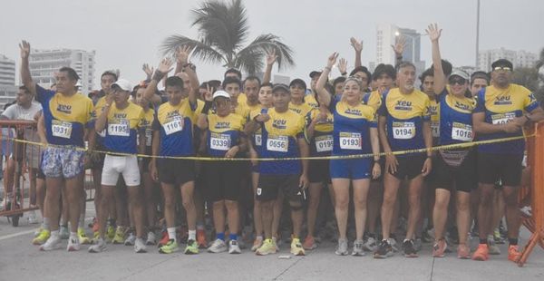 ¡ARRASAN HERMANOS NAVA ÁGUILA EN CARRERA DE LA U! - *Más de mil 300 corredores se dieron cita a la carrera